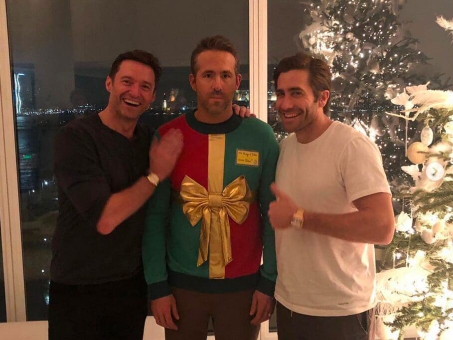 photos. quand hugh jackman jake gyllenhaal font croire ryan reynolds est invite une soiree pulls noel